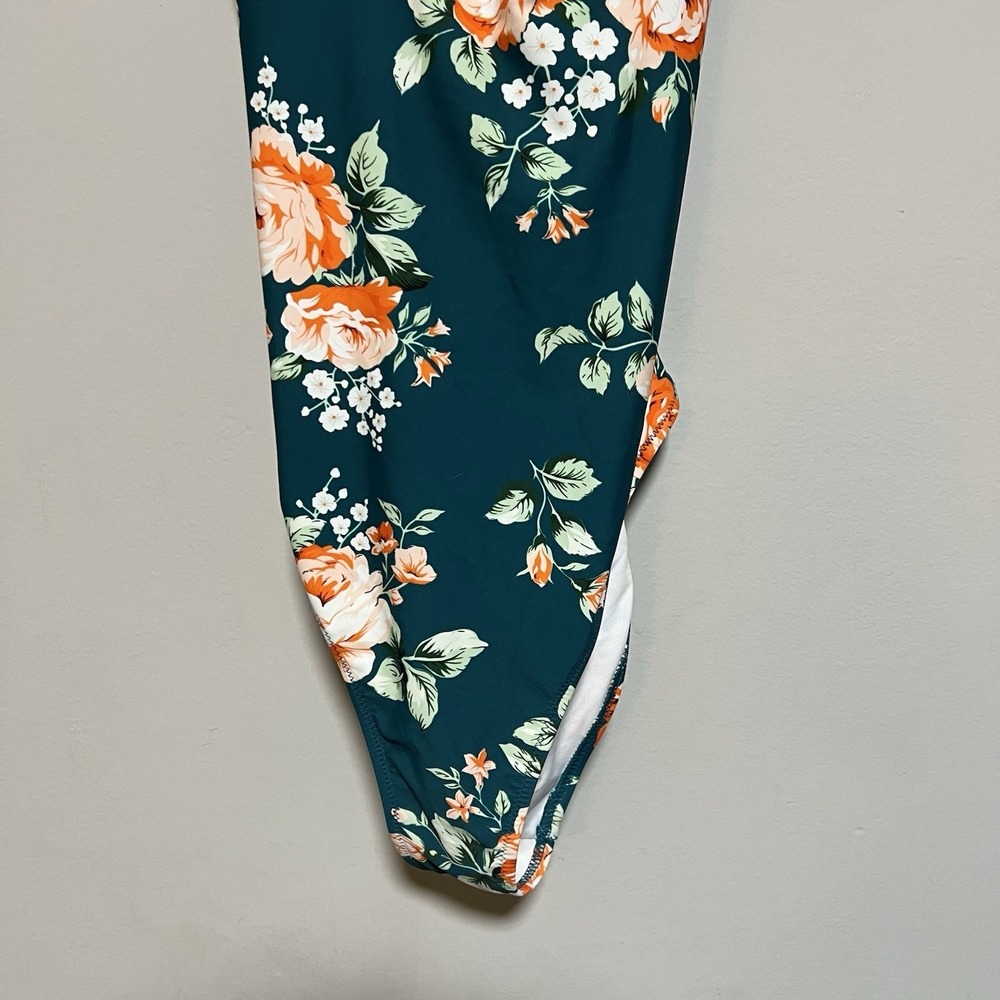 Cupshe Womens Size XL Green Floral Print Cross Back One Piece Swimsuit NWT - Picture 3 of 7